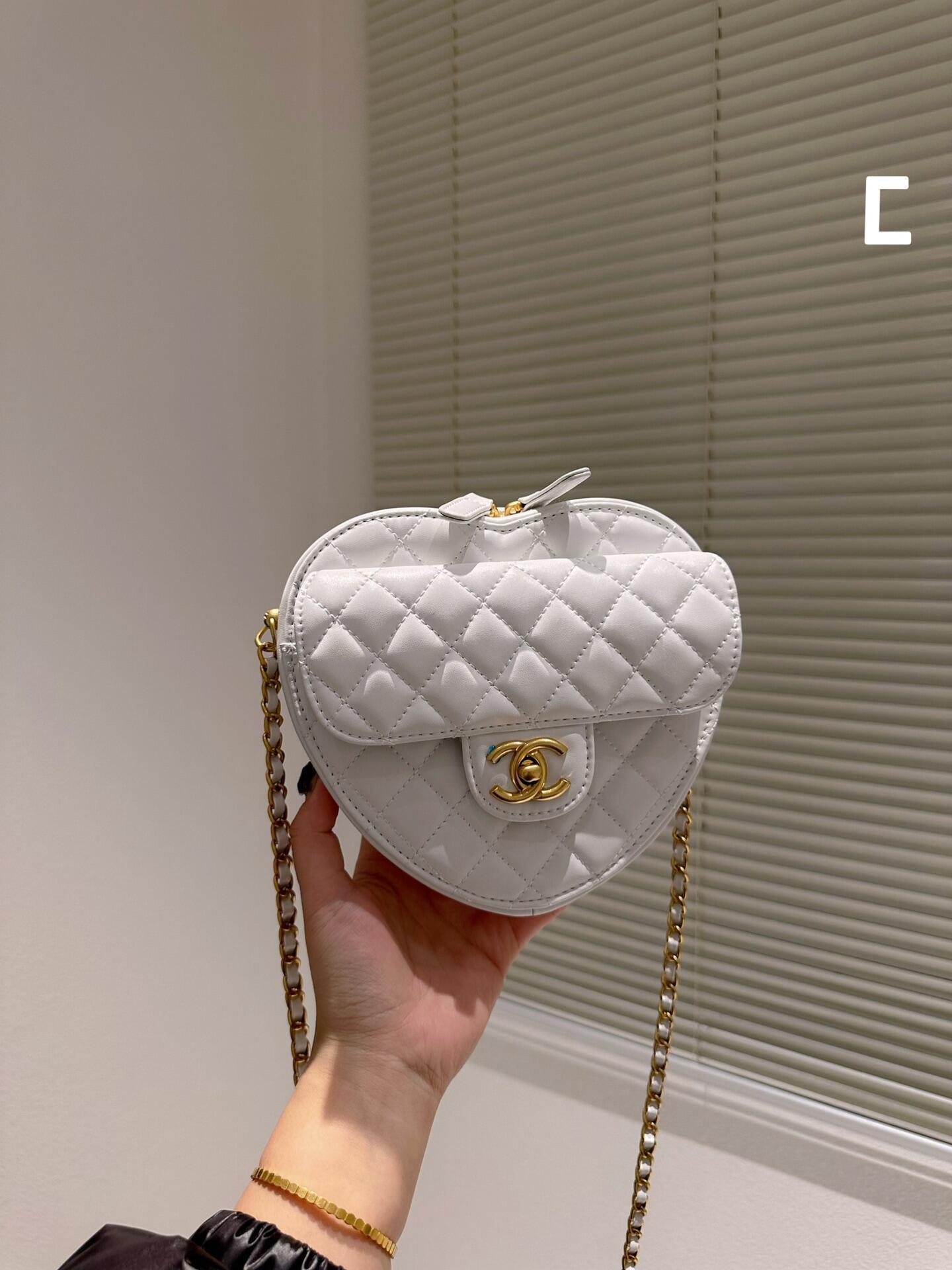 CHANEL　ハート　クラッチバック